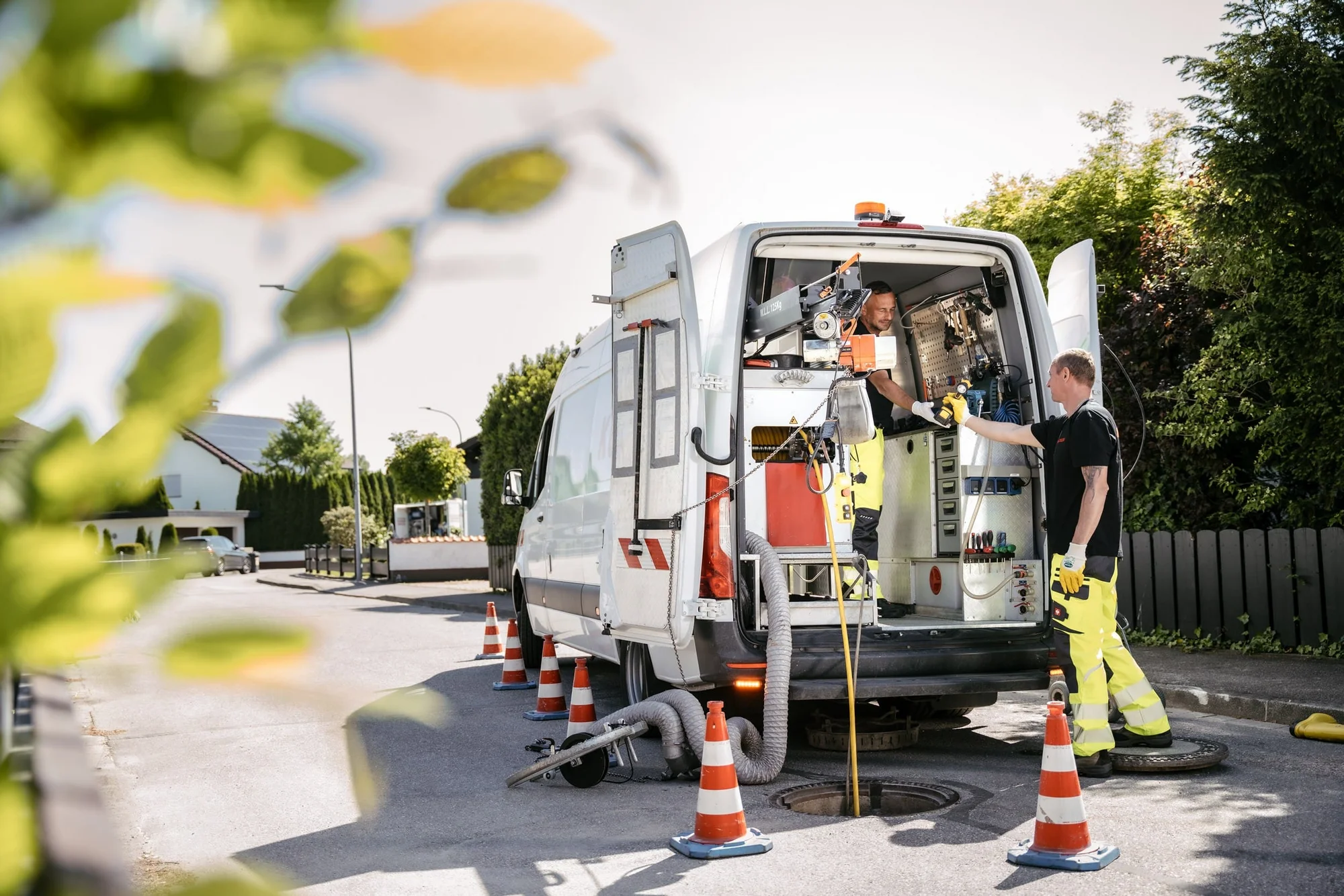 Kanalreinigung in Niederwinkling mit Spülfahrzeug